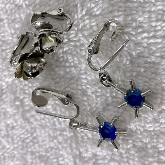 Vintage Silver Tone  Rose & Silver Tone Blue Star Clip On Earrings x2 - Picture 5 of 9